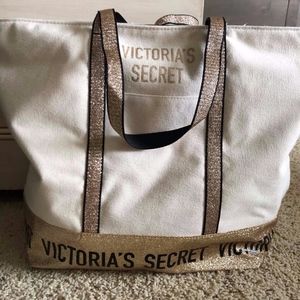 Victoria's Secret Top Zip weekend/Gym bag NWOT